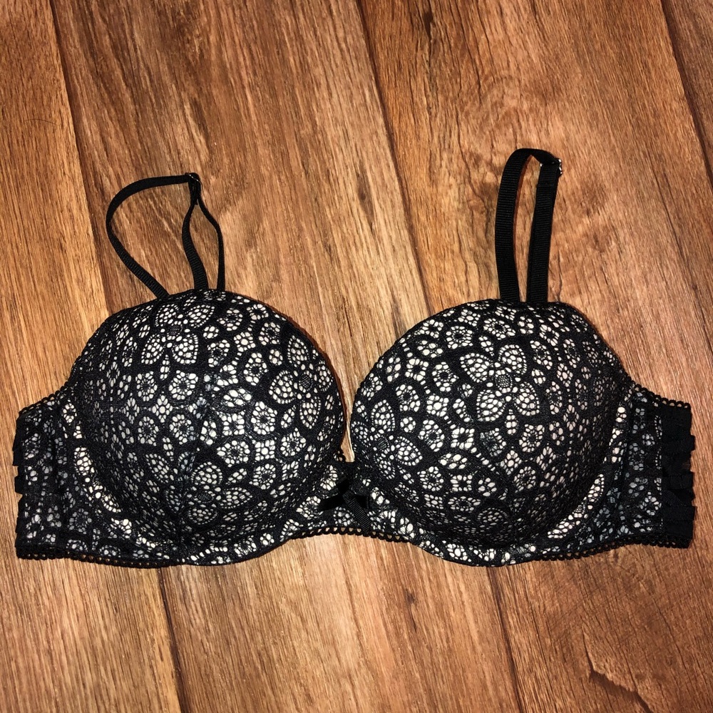 Victoria’s Secret Lace Push-Up Bra. 36B